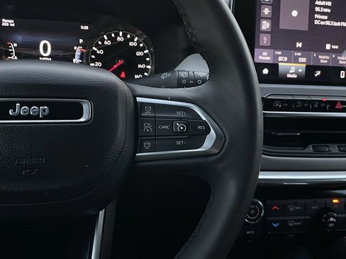 Used 2023 Jeep Compass Limited image 14