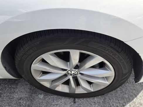 Used 2014 Volkswagen Beetle TDI FWD image 5