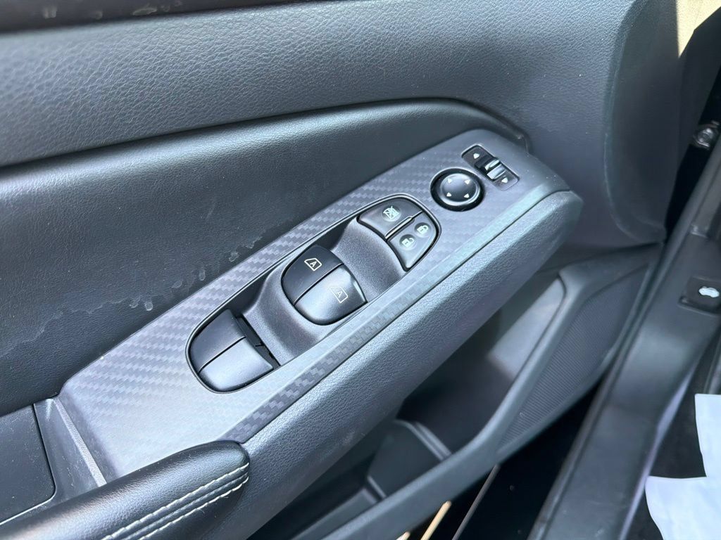 Used 2025 Nissan Altima 2.5 SV FWD image 30