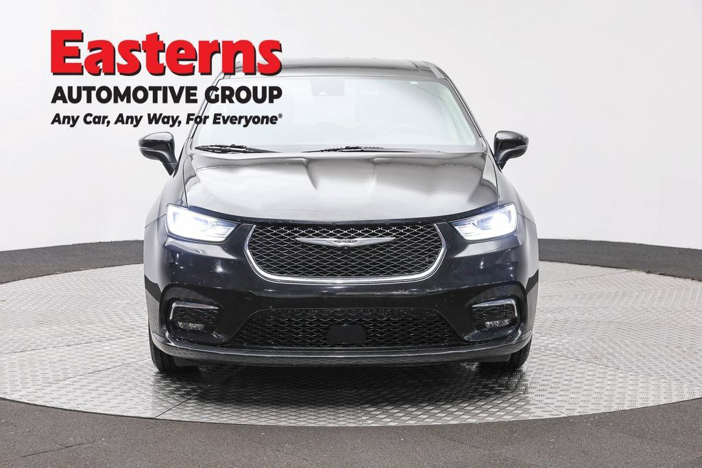 Used 2023 Chrysler Pacifica Touring-L FWD image 4