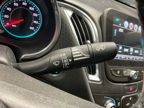 Used 2018 Chevrolet Malibu LT FWD image 21