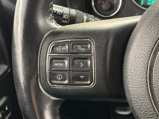 Used 2014 Jeep Wrangler Unlimited Sahara w/ Dual Top Group AWD/4WD image 18