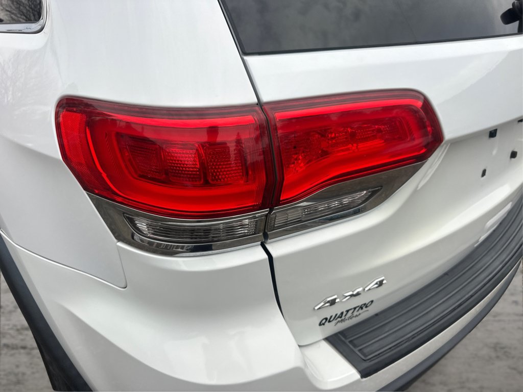 Used 2014 Jeep Grand Cherokee Laredo w/ Quick Order Package 23E AWD/4WD image 21