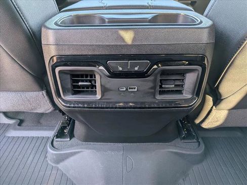 Used 2024 GMC Sierra 1500 AT4 w/ Technology Package AWD/4WD image 17