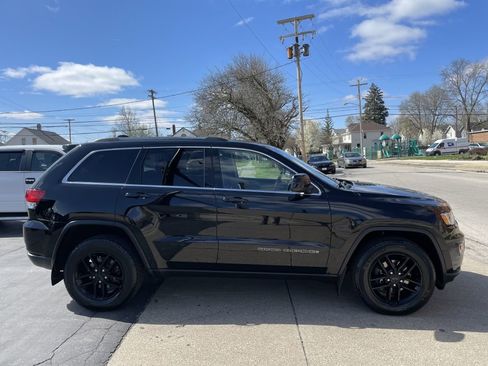 Used 2020 Jeep Grand Cherokee Laredo w/ Security & Convenience Group image 3