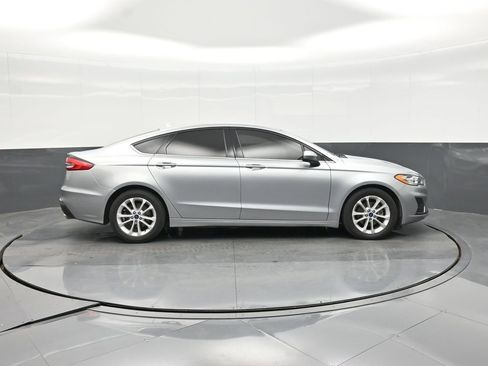 Used 2020 Ford Fusion SE image 17