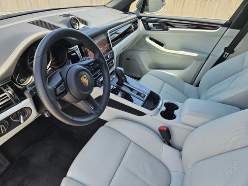 Certified 2026 Porsche Macan Turbo AWD/4WD image 4