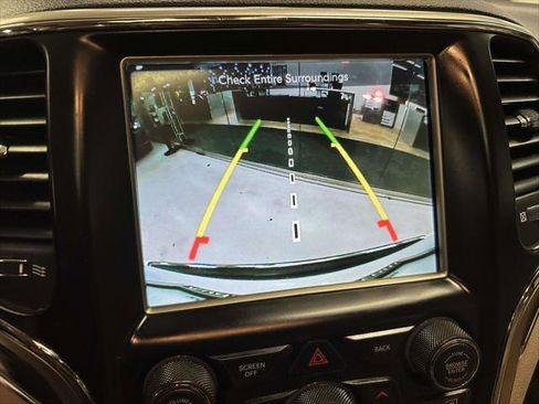 Used 2017 Jeep Grand Cherokee Limited image 28