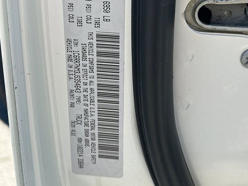 Used 2018 RAM 1500 Laramie w/ Convenience Group AWD/4WD image 29