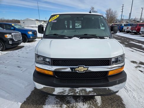 Used 2024 Chevrolet Express 2500 w/ Driver Convenience Package RWD image 3