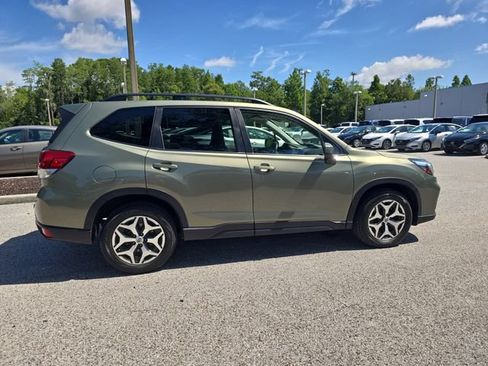 Used 2021 Subaru Forester Premium AWD/4WD image 9