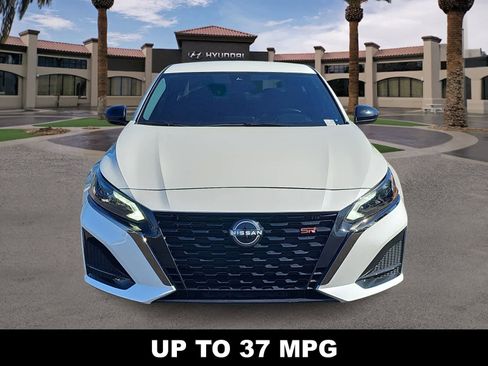 Used 2023 Nissan Altima 2.5 SR FWD image 3