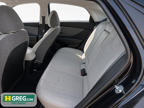 Used 2021 Hyundai Elantra Limited FWD image 15
