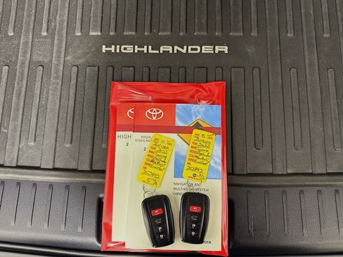 Certified 2022 Toyota Highlander Limited image 37