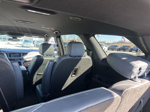 Used 2022 Buick Enclave Essence image 16