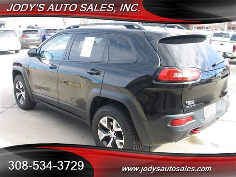 Used 2018 Jeep Cherokee Trailhawk image 30