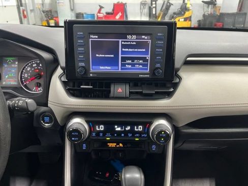 Used 2022 Toyota RAV4 XLE AWD/4WD image 48