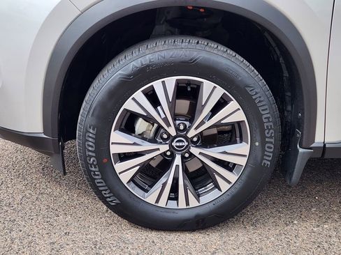 Used 2023 Nissan Rogue SV AWD/4WD image 8