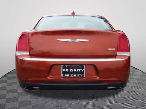 Used 2021 Chrysler 300 Touring RWD image 3