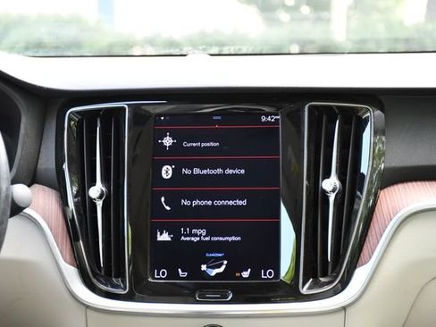 Used 2019 Volvo S60 T5 Momentum w/ Multimedia Package FWD image 20