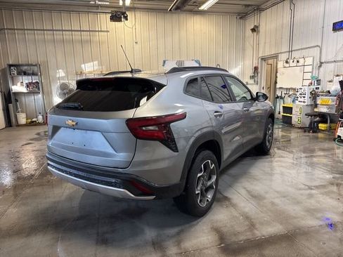 Used 2025 Chevrolet Trax LT image 7