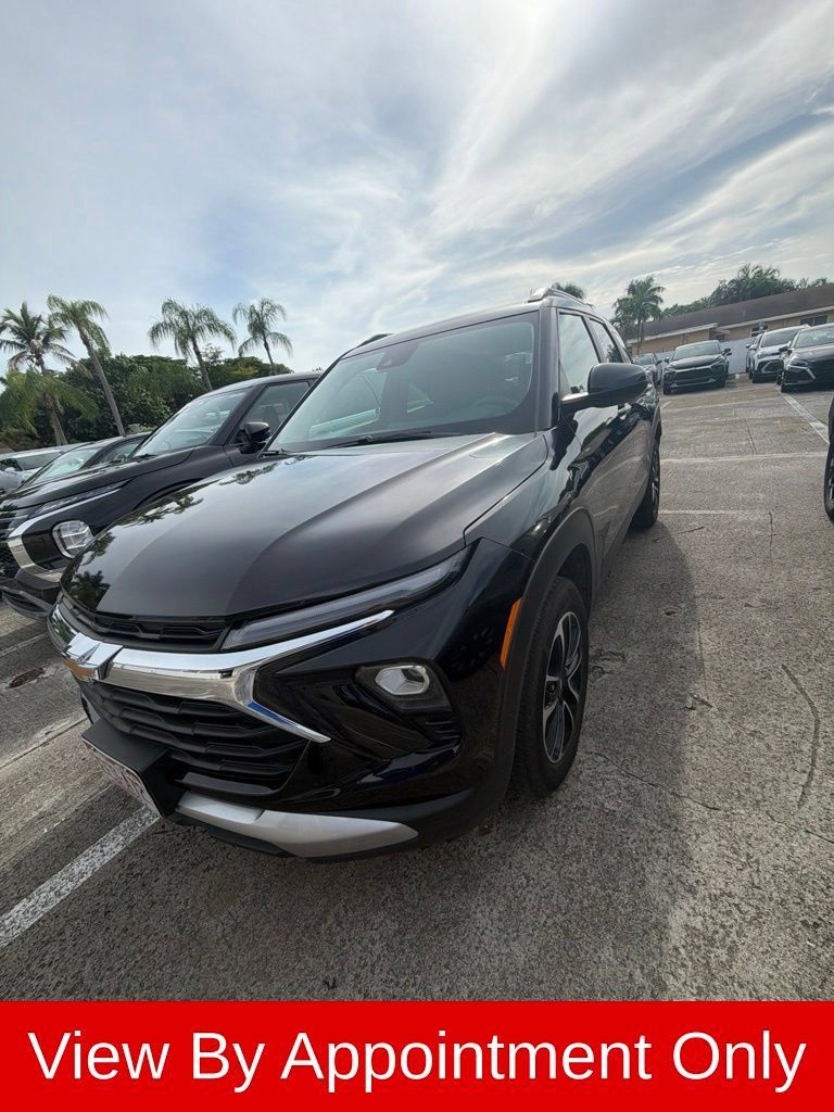 Used 2025 Chevrolet TrailBlazer LT AWD/4WD image 1