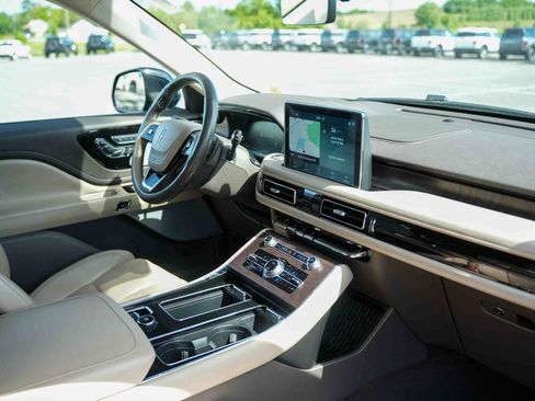 Used 2020 Lincoln Aviator Reserve w/ Equipment Group 202A AWD/4WD image 16
