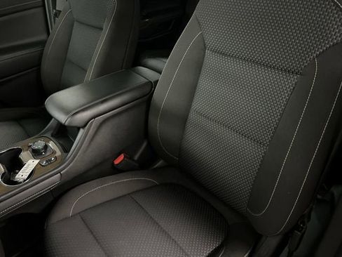 Certified 2023 GMC Acadia SLE w/ Driver Convenience Package FWD image 18