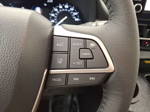 Used 2026 Toyota Sienna XLE FWD image 21