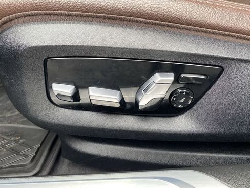 Used 2020 BMW 740i w/ M Sport Package RWD image 15