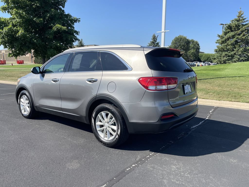 Used 2017 Kia Sorento AWD image 3