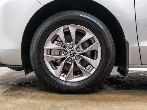 Certified 2025 Toyota Sienna XLE w/ XLE Plus Package FWD image 11