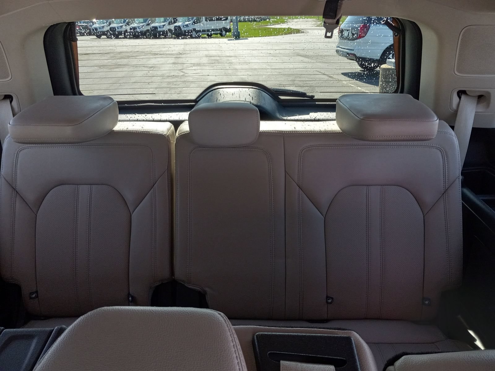Used 2024 Ford Expedition Limited AWD/4WD image 16