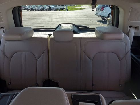 Used 2024 Ford Expedition Limited image 16