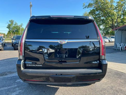 Used 2017 Cadillac Escalade Luxury AWD/4WD image 7