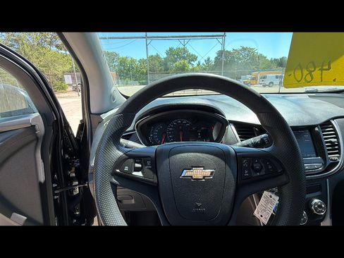 Used 2022 Chevrolet Trax LS w/ Tint and Cruise Package FWD image 11