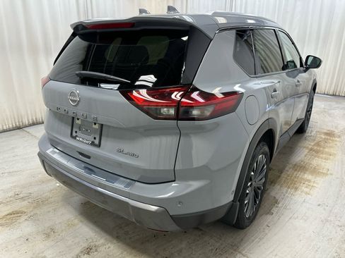 Certified 2025 Nissan Rogue SL w/ Tech Package AWD/4WD image 11
