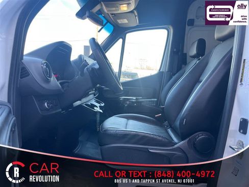 Used 2025 Mercedes-Benz Sprinter 2500 image 13