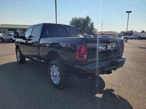 New 2025 RAM 2500 Laramie AWD/4WD image 14