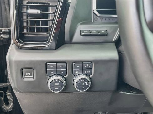 Used 2024 GMC Sierra 1500 AT4 w/ Technology Package AWD/4WD image 10