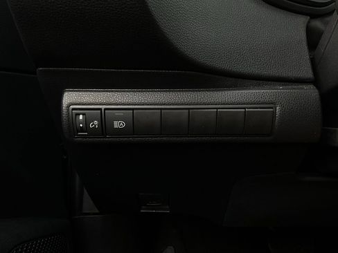 Used 2025 Toyota Corolla LE image 20