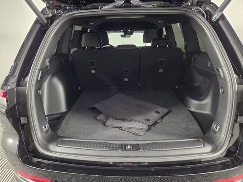Used 2025 Jeep Grand Cherokee Altitude RWD image 28