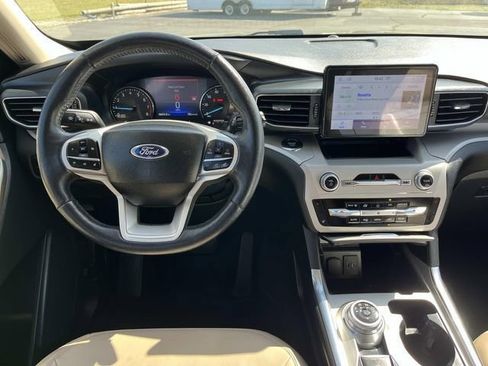 Used 2023 Ford Explorer XLT w/ Equipment Group 202A AWD/4WD image 10