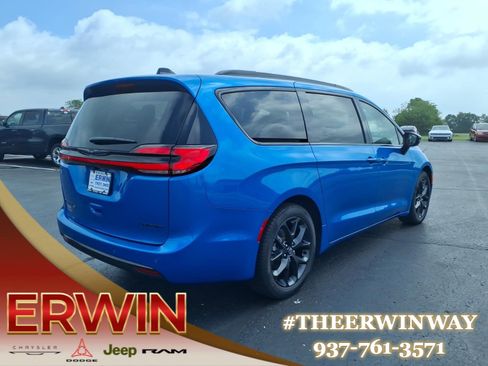 Used 2026 Chrysler Pacifica Limited w/ S Appearance Package FWD image 7