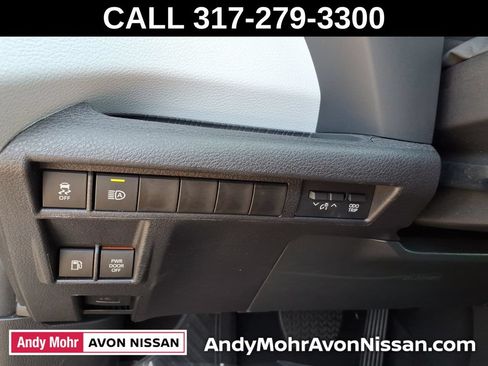 Used 2025 Toyota Sienna XLE FWD image 23