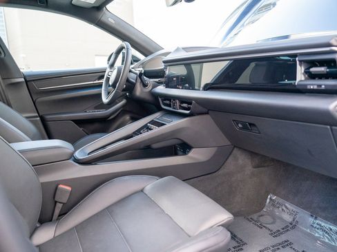 Used 2025 Porsche Macan Electric image 24