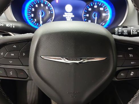 Used 2023 Chrysler Pacifica Limited w/ S Appearance Package image 35