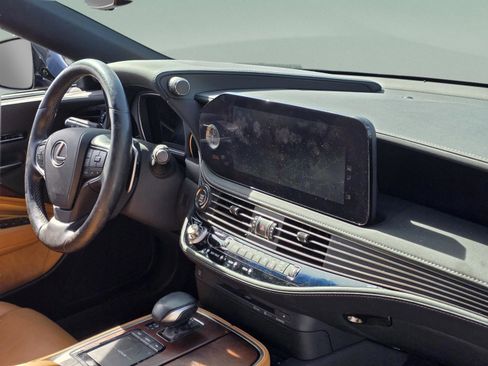 Used 2021 Lexus LS 500 w/ Accessory Package (Z2) image 26