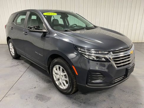 Used 2022 Chevrolet Equinox LS image 2