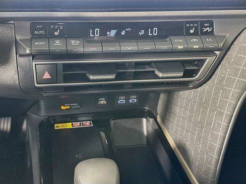 Used 2026 Toyota Camry XLE AWD/4WD image 16